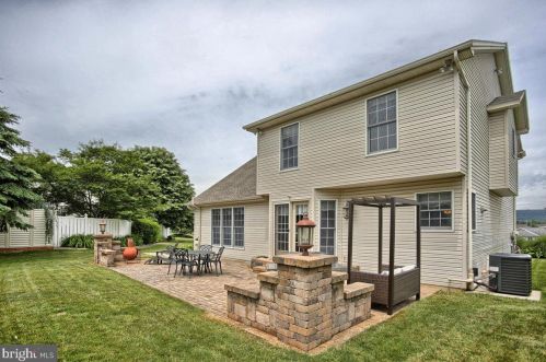 1397 Silver Creek Dr, Navy Sup Dpt, PA 17050-8327