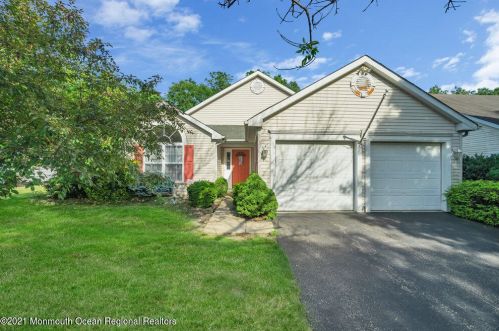 15 Morning Glory Ln, Lakewood, NJ 08701-5718