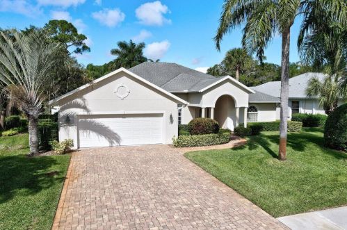 3966 9th Ln, Vero Beach FL  32960-6123 exterior