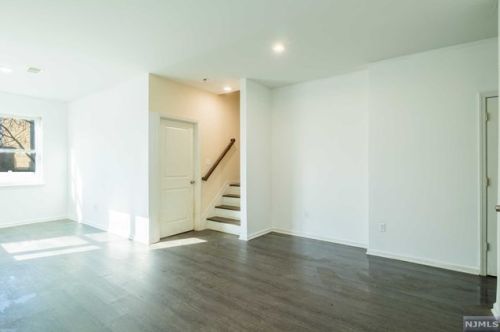 69 13 St, Newark NJ 07107-1108 exterior