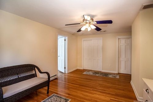 379 Glenwood Avenue Ext, Waterford CT  06385-3808 exterior