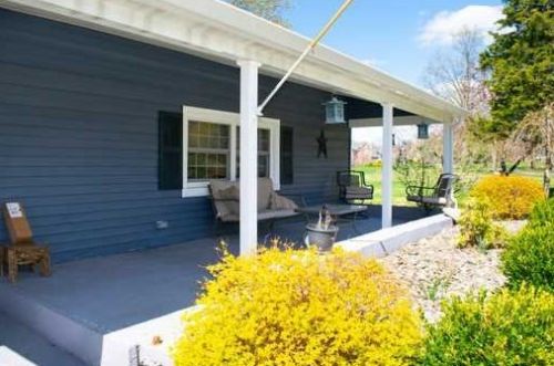 31 Castle Point Rd, New Hamburg, NY 12590-7004