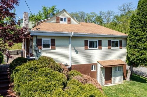 1547 Berkshire Ave, Pittsburgh PA  15226-2475 exterior