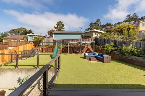 383 Monterey Rd, Pacifica CA  94044-1460 exterior