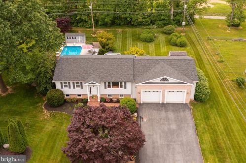 289 Packett Dr, Charles Town WV  25414-5099 exterior