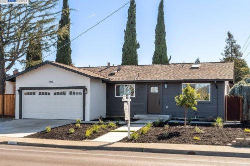 7298 Tamarack Dr, Pleasanton CA  94568-1749 exterior