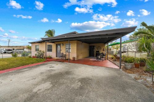 146 8th Ave, Boynton Beach, FL 33435-3168