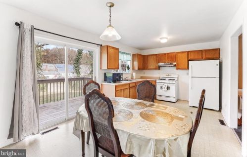 208 Buena Vista Dr, Kennett Sq PA  19348-4220 exterior