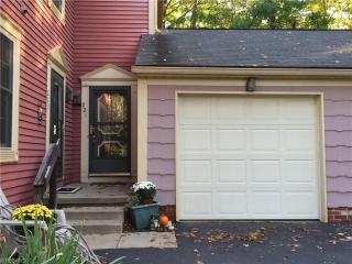221 Perry Dr, Canton, OH 44708-5009