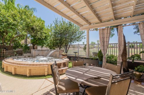 1064 Palomino Crk Dr, Gilbert AZ 85296-3727 exterior