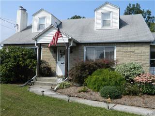 5870 Chestnut St, Zionsville PA  18092-2105 exterior