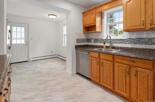 106 Oak Cir, Mahopac NY  10541-4146 exterior