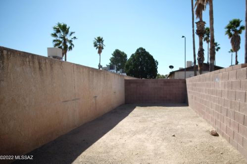 5872 28th St, Tucson AZ  85711-5978 exterior