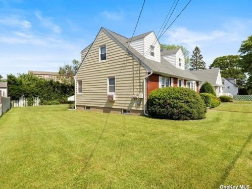 430 Clement Ave, Floral Park NY  11003-2703 exterior