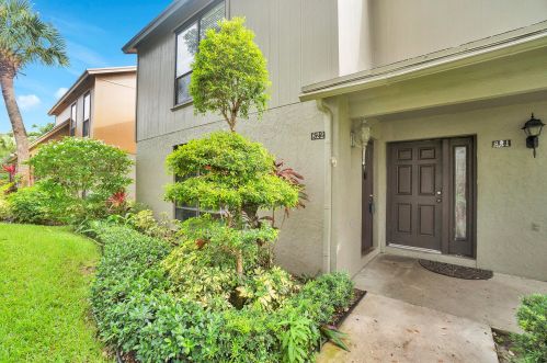 822 Sandtree Dr, West Palm Beach FL  33403-1510 exterior