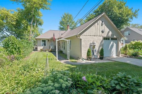 1757 Shore Cir, Green Bay, WI 54302-1252