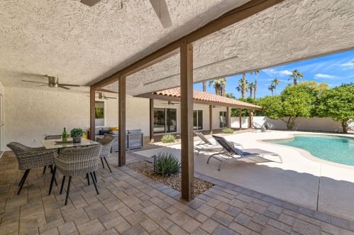 48890 Eisenhower Dr, La Quinta CA  92253-6223 exterior