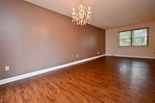 11 Airview Dr, Florence, KY 41042-9602