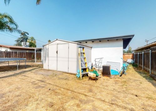 7076 Newbury Ave, San Bernardino CA  92404-6441 exterior