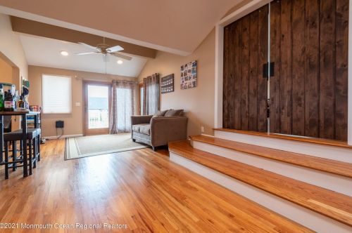 331 Sunset Dr, Pelican Island NJ  08751-2242 exterior