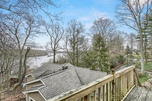 215 Hilltop St, Mahopac, NY 10541-2858