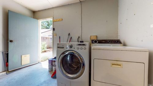 1550 Yardley St, Santa Rosa CA  95403-2352 exterior