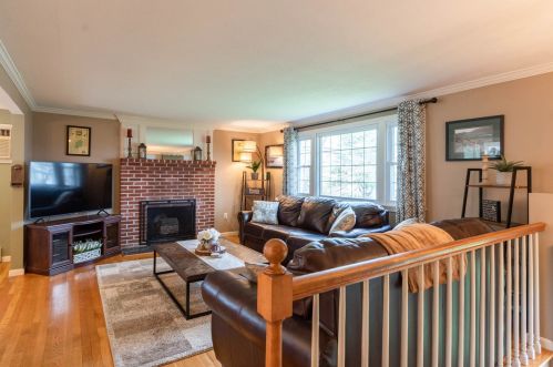 123 Brady Ave, Salem, NH 03079-4023