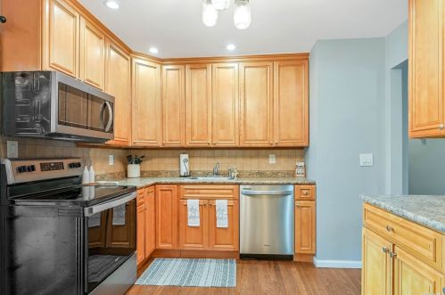 92 Tyler Ave, Scotts Beach NY  11789-2637 exterior