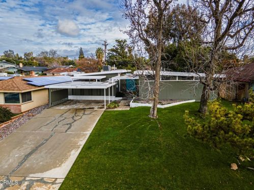 1815 Ridgewood Dr, Bakersfield CA 93306-3831 exterior