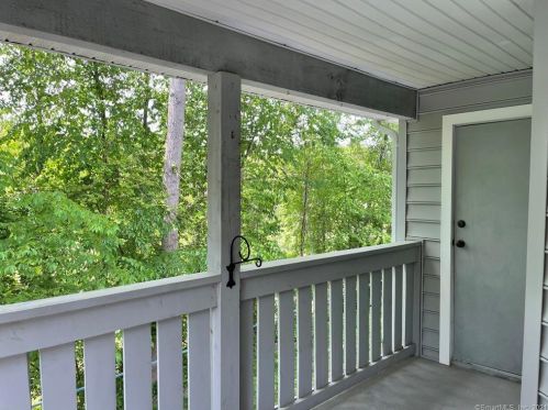 23 Chase Oak Ct, Groton CT  06340-6241 exterior