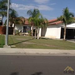 204 Chiapas Ave, Bakersfield, CA 93307-7066