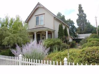826 B St, Ashland, OR 97520-2030