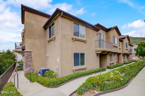 27948 Avalon Dr, Santa Clarita, CA 91351-2043