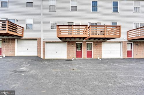 339 Cherry St, Red Lion, PA 17356-1558