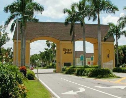 571 Burgundy L, Delray Beach, FL 33484-4908