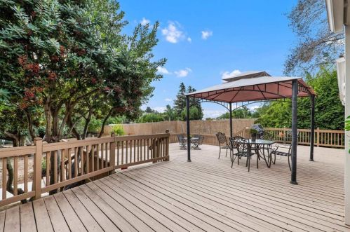 3304 Silver Oak Ln, Vista CA  92084-6614 exterior