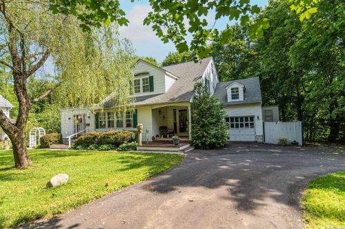 209 Country Rd, Mount Sinai, NY 11766-1509