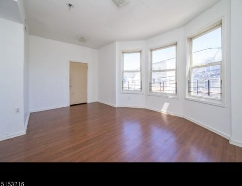 371 Badger Ave, Newark NJ  07112-2748 exterior