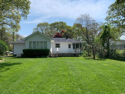 100 Crystal Beach Blvd, Moriches, NY 11955-1914