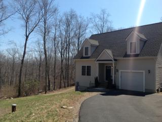 27 Fawns Meadow Rd, Chesterfield, CT 06370-1316