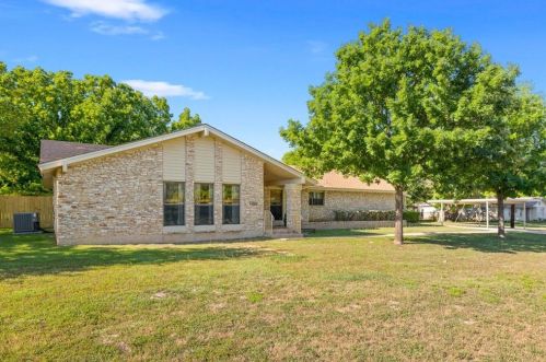 1502 Black Bear Dr, Manchaca, TX 78652-3506