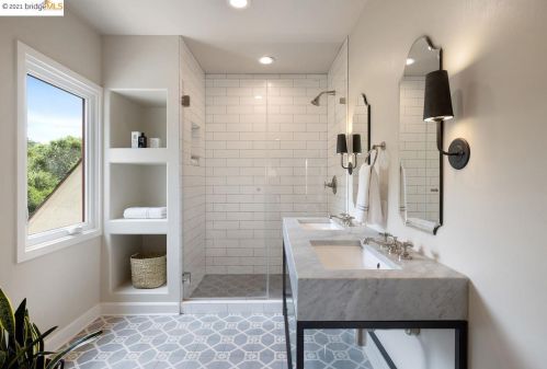 1 Downey Pl, Oakland CA  94610-1809 exterior