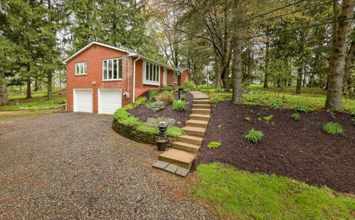 2567 Aldon Dr, Sewickley PA  15143-8612 exterior