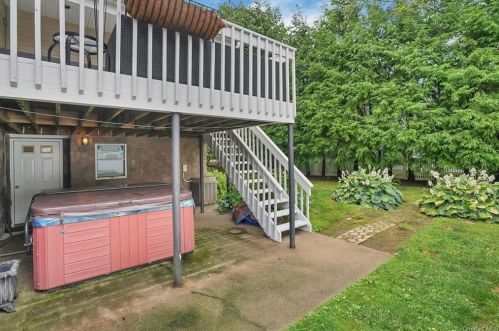 239 Davis Ave, White Plains NY  10605-3213 exterior