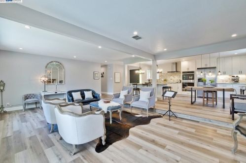 6570 Inglewood Dr, Pleasanton CA  94588-3825 exterior