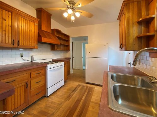 929 9th Ave, Tucson AZ  85705-7703 exterior