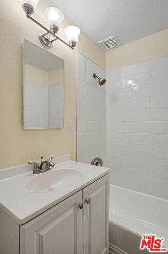 100 Atlantic Ave, Long Beach CA  90802-5191 exterior