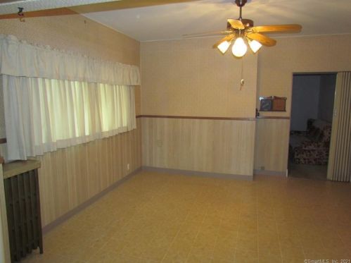 32 Denison Ave, Groton CT  06340-4415 exterior