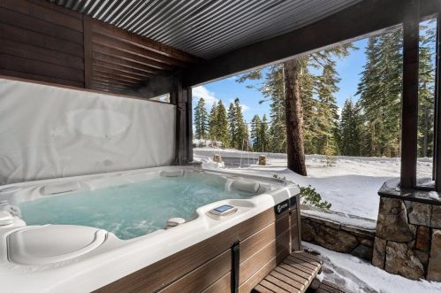 14115 Ski Slope Way, Truckee CA  96161-7030 exterior
