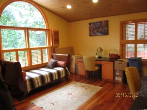 568 Bread And Cheese Hollow Rd, Northport NY  11768-2326 exterior
